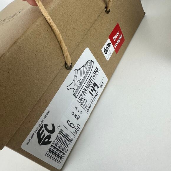 NWB Gentle Soul Womens Lizzy T-Strap Buckle Lightweight Platform Sandal Black 6M - Picture 10 of 10